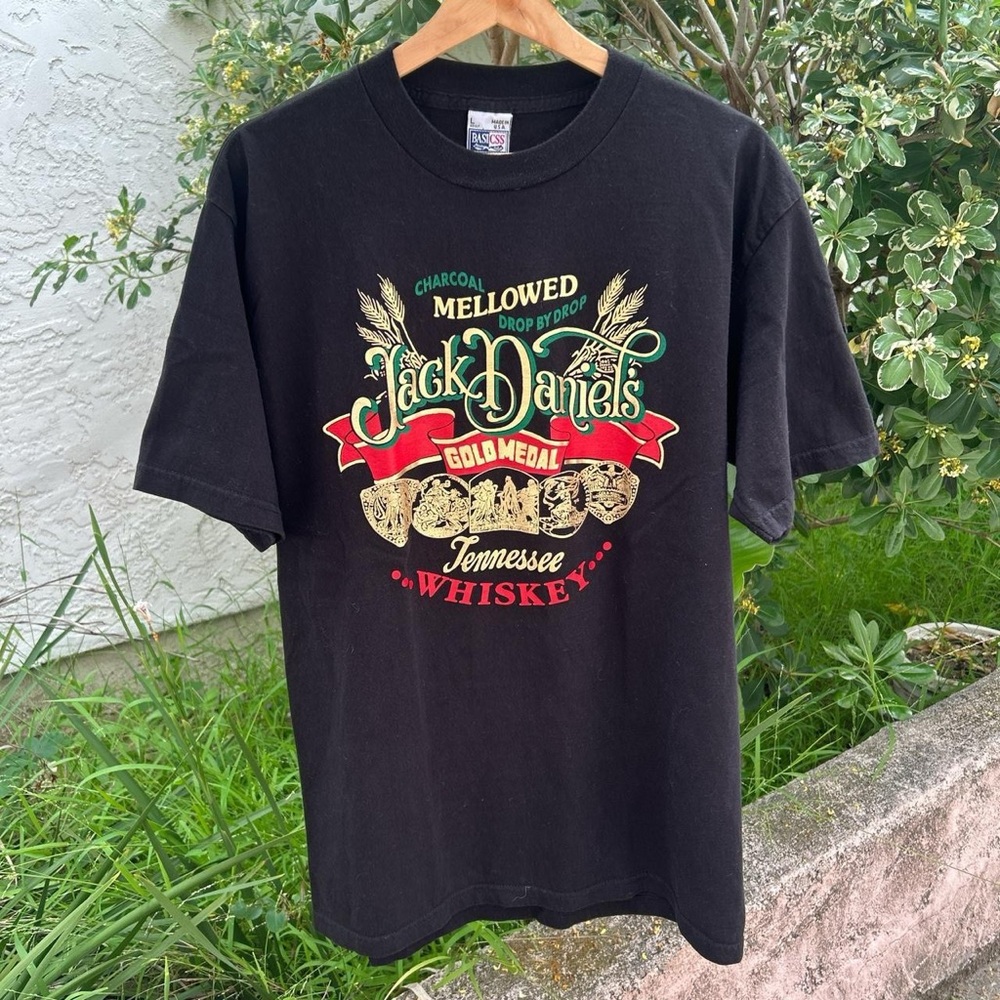 Vintage 1990s Jack Daniel’s Whiskey Tee USA Black L Graphic 21x30